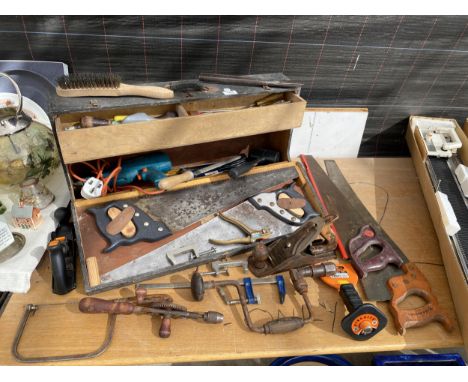 A COLLECTION OF VINTAGE TOOLS AND TOOL BOX 