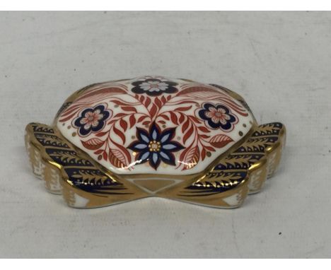 A ROYAL CROWN DERBY IMARI CRAB, GOLD STOPPER 