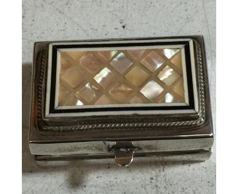 A SILVER TRINKET BOX WITH MOTHER OF PEARL ON THE TOP 
