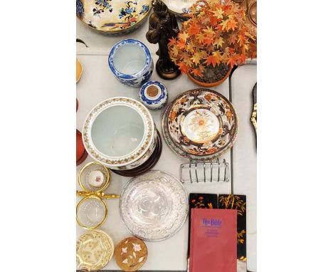 A LARGE MIXED LOT TO INCLUDE AN ORIENTAL PLANTER ON WOODEN BASE, BOWL, PLATE, BIBLE, CERAMIC PLATES, ETC 