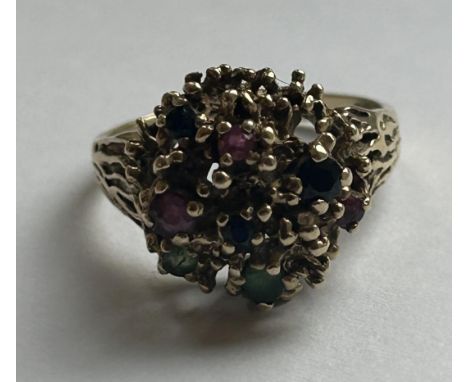 A VINTAGE 9CT YELLOW GOLD AND MULTI-STONE CLUSTER RING SIZE R, WEIGHT 4.83 GRAMS 