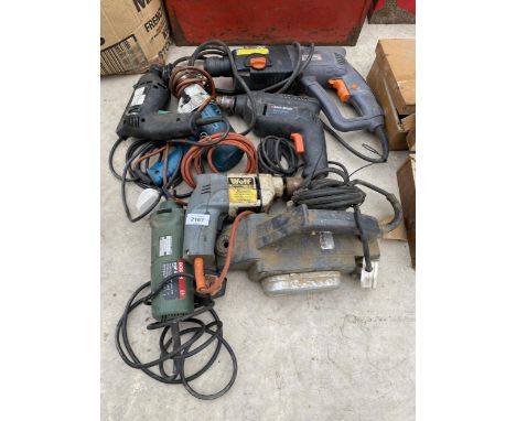 SEVEN ASSORTED POWER TOOLS, TO INCLUDE A WOLF DRILL, BOSCH GRINDER, ETC 