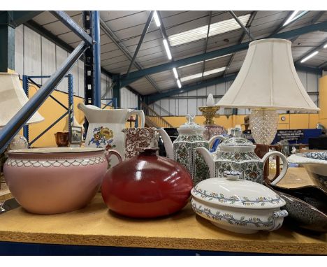 A QUANTITY OF VINTAGE CERAMIC ITEMS TO INCLUDE RIDGWAY TEA AND COFFEE POTS, JUGS, A VICTORIAN CHAMBER POT, WEDGWOOD SERVING D