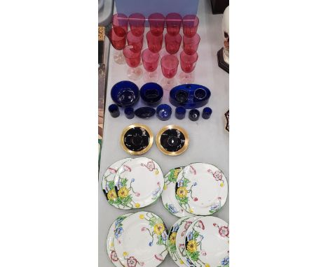 A QUANTITY OF CRANBERRY GLASSES, BLUE GLASS POTS, VINTAGE PLATES, ETC 