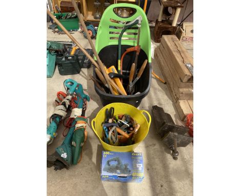 A MIXED GARDEN LOT, TOOLS, ELECTRIC PLANER ETC 