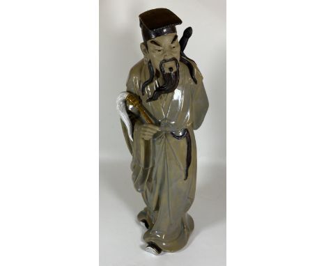 A LARGE VINTAGE CHINESE STONEWARE MUD MAN FIGURE OF AN IMMORTAL, HEIGHT 46CM 