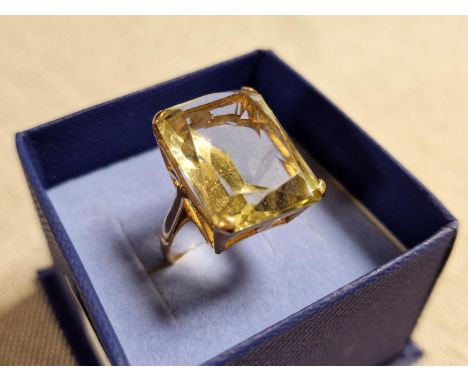 9ct Gold and Large Square-Cut Citrine Stone Dress Ring - size K+0.5, 6.95g