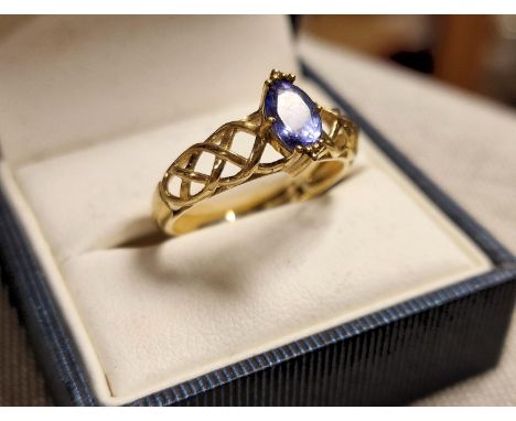 9ct Gold and Tanzanite Dress Ring, size R+0.5, 2.9g