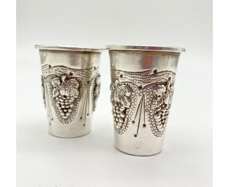 A Pair of Silver Kiddush Cups. Ornate Grape Decoration. 5cm tall. 47g 