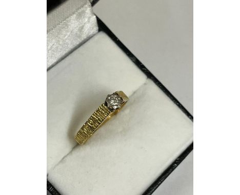 Vintage 18ct gold and diamond solitaire ring. size R. 3.5g 