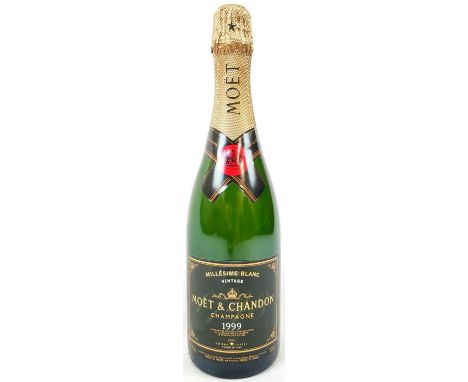 A Bottle of (750ml) Moet and Chandon Millésime Blanc Vintage 1999 Champagne. As new, in gift box. 