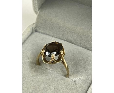 Vintage 9ct smoky quartz ring. Size K, 2.2g 