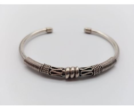 Retro Silver Bangle. 6cm diameter. 16.82g 