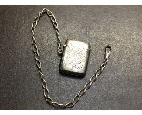 Silver 1901 vesta case on a silver chain Total weight 36.8g