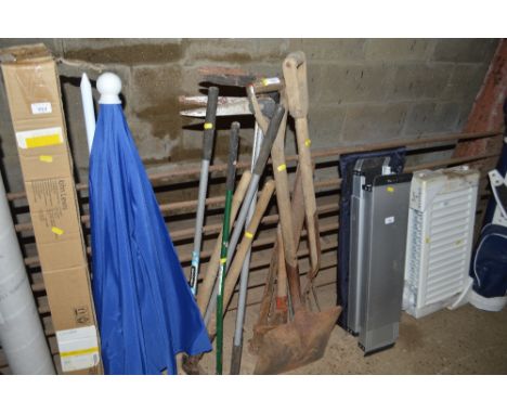 A quantity of long handled gardening tools 