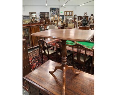 A VICTORIAN TRIPOD TABLE 