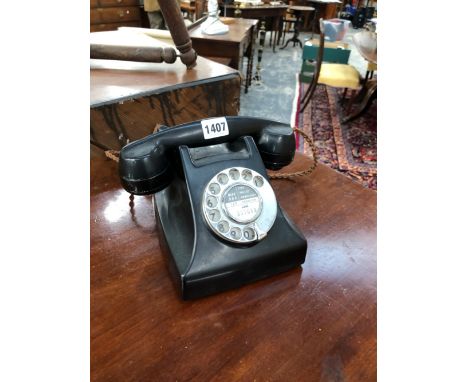 A VINTAGE BAKELITE TELEPHONE 