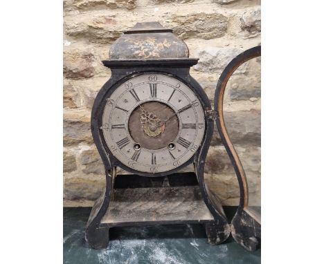 A 19TH CENTURY SWISS NEUCHATEL CHINOISERIE GILT ON A BLACK GROUND CASED BRACKET CLOCK AND BRACKET, THE CLOCK STRIKING ON A BE