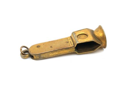 A 9ct HALLMARKED CIGAR CUTTER, THE TWO ENGINE TURNED 9ct GOLD PANELS WITH HALLMARKS, THE BODY NOT GOLD, STAMPED FOREIGN AND A