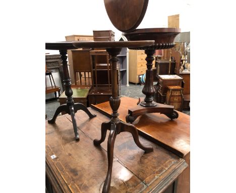A 20th C. MAHOGANY TRIPOD WINE TABLE WITH A PATERA INLAID TOP.   Dia. 37 x H 66cms