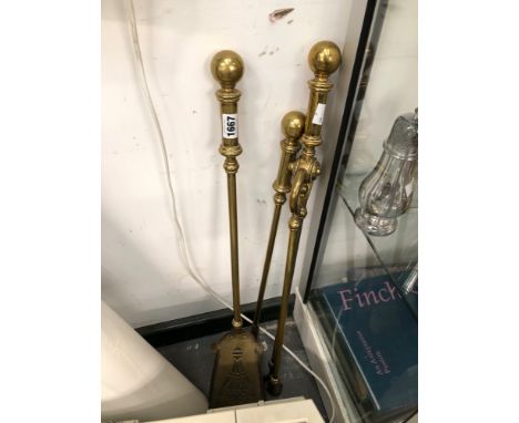 A SET OF ANTIQUE BRASS FIRE TOOLS 