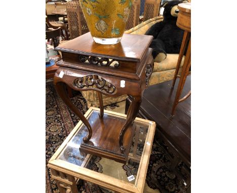 A PAIR OF CHINESE MAHOGANY SIDE TABLES WITH SCROLL PIERCED APRONS AND CABRIOLE LEGS RESTING ON SQUARE PLINTH FEET.   W 33 x D