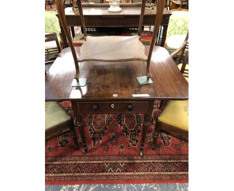 A REGENCY MAHOGANY PEMBROKE TABLE WITH A REEDED EDGED TOP ABOVE TWO DRAWERS ONE FITTED AS A TEA CADDY, THE CYLINDRICAL LEGS T