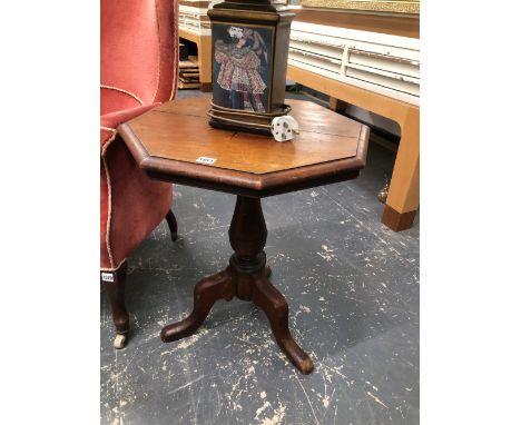 A LATE VICTORIAN MAHOGANY OCTAGONAL TRIPOD WINE TABLE