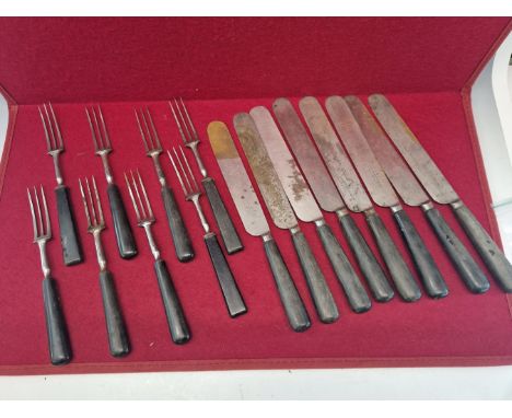 A SET OF EIGHT ANTIQUE 19TH CENTURY HARRISON BROS AND HOWSON HORN HANDLED STEEL KNIVES AND THREE PRONGED FORKS