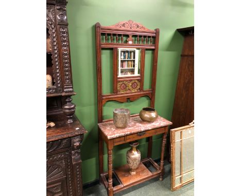 A LATE VICTORIAN OAK HALL STAND, THE OPEN WORK BACK TILED AND BELOW A CENTRAL MIRROR, THE MARBLE TOPPED BASE OVER A DRAWER AN