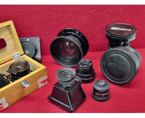 A COLLECTION OF CAMERA LENSES TO INCLUDE, SCHNEIDER KREUZNACH-SYMMAR-S 5.6/150. A SCHNEIDER KREUZNACHG-CLARON W/A 11/270, A N