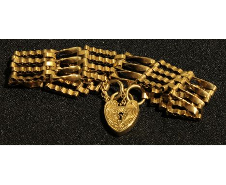 A 9ct gold gate link bracelet, love heart clasp, safety chain, marked 375, 18.7g 