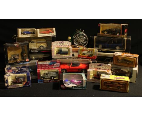 Toys - Maisto 1:18 scale Mustang Mach III, window boxed; Minichamps 1:18 scale Morris Minor Traveller, window boxed; other mo