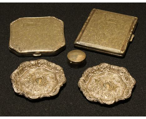 A pair of Victorian silver shaped circular pin dishes, Birmingham 1894; an Elizabeth II silver pill box, London 1978; an alpa