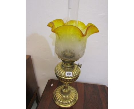 EDWARDIAN OIL LAMP, brass fluted circular base pedestal oil lamp with yellow glass crinoline etched design shade, 45cm height
