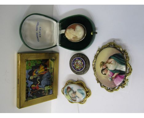 BROOCHES, 2 Pinchbeck framed portrait brooches, silver framed cameo brooch, micro mosaic brooch and an art deco design compac