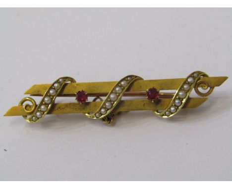 15ct YELLOW GOLD RUBY &amp; SEED PEARL SET BROOCH, approx 3.1 grams 