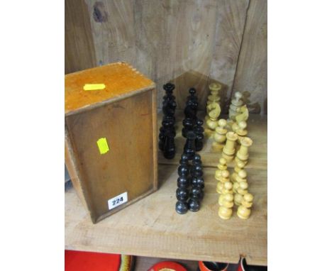 CHESS SET, ebony and boxwood vintage chess set, 9cm height 