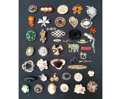 SELECTION OF FORTY-THREE VINTAGE BROOCHESincluding a silver mounted stone example, two Russian Kaliningrad amber leaf brooche