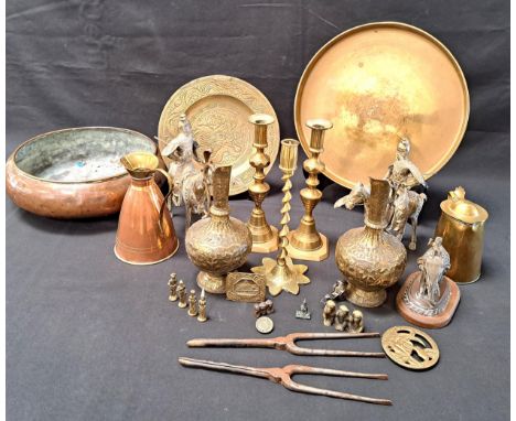 SELECTION OF BRASS AND OTHER COLLECTABLES including a pair of ewers, a pair of candlesticks, a small charger, a bowl/dish, a 