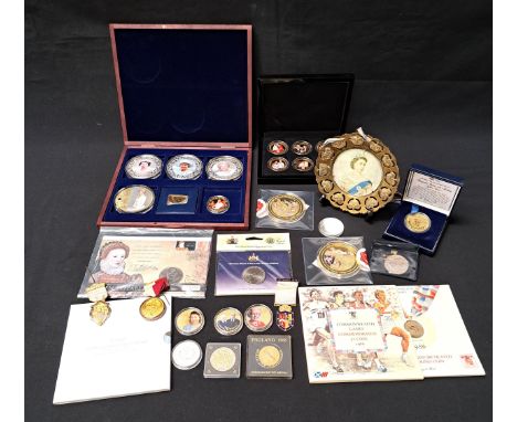 COLLECTION OF BRITISH COMMEMORATIVE COINSincluding Queen Elizabeth II Silver, Golden, and Platinum Jubilee, 2010 Royal Engage