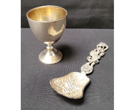ENGLISH SILVER CADDY SPOON,Bert Gordon, Birmingham, 1972, with intricate vines and leaves, 29g/1oz; together with a silver eg