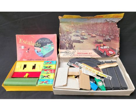 VINTAGE MECCANO CIRCUIT 24 SCALEXTRIC SETincluding cars, with Escalado horse racing board game (2)