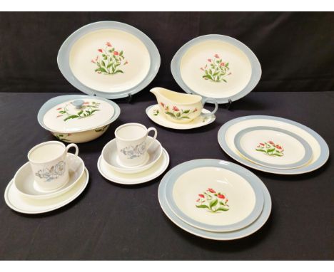 WEDGEWOOD MAYFIELD BARLASTON DINNER SERVICEcomprising six dinner plates, soup bowls, desert bowls, side plates, two ashets, s