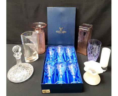 SELECTION OF GLASSWAREcomprising a boxed set of Gleneagles crystal wine glasses, a Nachtmann dolphin decorated vase, a ship's