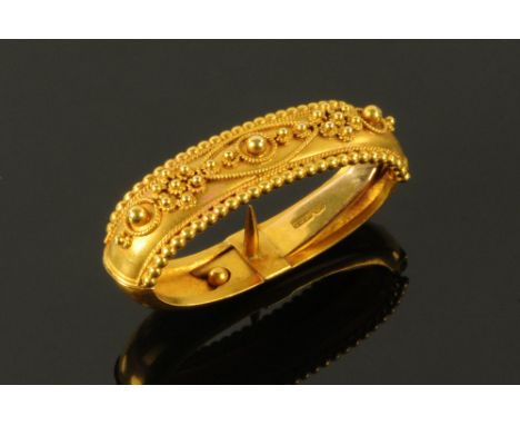A 15 ct gold scarf clip, 3.8 grams.
