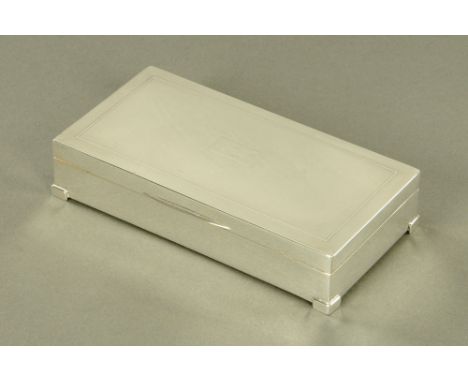 A silver table cigarette box, with boxwood interior, engine turned, Birmingham 1939.  Width 16.5 cm. CONDITION REPORT: The bo