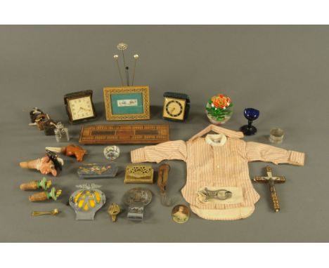 A quantity of miscellaneous collectibles, including stamp box, cribbage board, miniature picture etc.