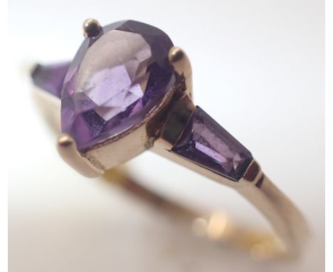 9ct gold pear cut amethyst solitaire ring with amethyst baguettes size N