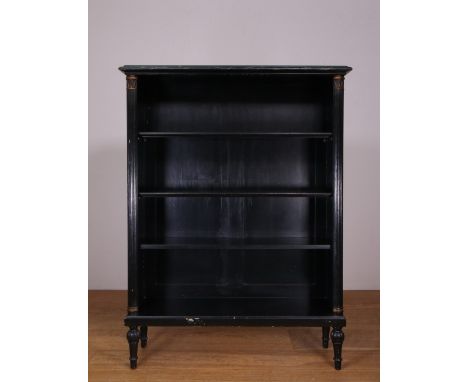 Zwart gelakt houten vintage USA boekenrek met drie verstelbare schappen, gebronsd houten elementen en groen gemarmerd houten 
